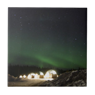 Azulejo Iglú de cristal bajo aurora boreal