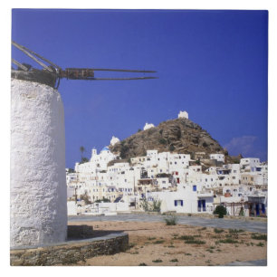 Azulejo Ios, Grecia. El blanco y el blanco hermosos y cruj