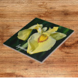 Azulejo Iris Floral amarillo japonés<br><div class="desc">Baldosa cerámica que muestra la foto de una flor amarilla japonesa de Iris. ¡Un bonito diseño floral! Seleccione su tamaño de mosaico. ¡Hace un trivet de cocina de bonito!</div>