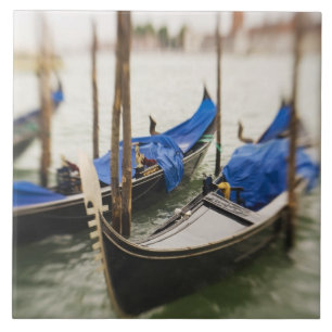 Azulejo Italia, Venecia, enfoque selectivo de góndola en l