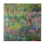 Azulejo Jardín Monet Iris en Giverny Tile<br><div class="desc">Jardín Monet Iris en baldosa Giverny. Óleo sobre lienzo 1899. El Iris Garden de Giverny representa una de las pinturas florales más coloridas y queridas de Monet. El uso vibrante de púrpura, rojos, verdes y azules hace de esta una de las piezas impresionistas más dinámicas de este rico periodo en...</div>