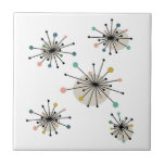 Azulejo La época atómica de la explosión colorida del esta<br><div class="desc">Esta baldosa decorativa moderna de mediados de siglo está decorada con estrellas de tiro en colores turquesa,  naranja,  marrón,  aguacate,  azul,  negro y marrón. Esto hará que su proyecto de baldosas o su decoración en casa sean una adición fantástica.</div>
