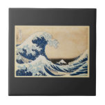Azulejo La gran ola de Kanagawa por Hokusai<br><div class="desc">Este diseño presenta "La Gran Ola de Kanagawa" del artista japonés Hokusai.</div>