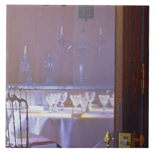 Azulejo La sala de comedor privada con el cristal negro