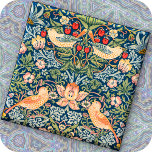 Azulejo Láminas cerámicas - Wm. Diseño de Morris Strawberr<br><div class="desc">Tile de cerámica que muestra una imagen vintage del famoso diseño textil "Strawberry Thief" de William Morris. Este mosaico cuadrado está disponible en dos tamaños: 4, 25 pulgadas o 6 x 6 pulgadas cuadradas. La imagen de arte no se puede quitar ni reposicionar. Es un gran regalo, sobre todo si...</div>