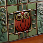 Azulejo Lechuza encantada en un movimiento de arte y artes<br><div class="desc">Sumérjase en el mundo de la artesanía y la elegancia con nuestra lechuza encantada encaramada en cerámica Box, inspirada en el icónico Movimiento de Artes y Artesanías. En las tranquilas sombras de una pintoresca caja de madera, se alza una lechuza. Este motivo habla mucho del amor por la naturaleza y...</div>
