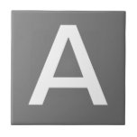 Azulejo Letra mosaicos- blanco sobre gris<br><div class="desc">Baldosas de letras de cerámica. Baldosas de letras fundas superiores o inferiores. Usted personalizar con la letra o letras que necesita para su signo de mosaico o azulejos cerámicos. Baldosa de carta para señales meteorológicas, números de casa. Blanco sobre fondo gris.</div>