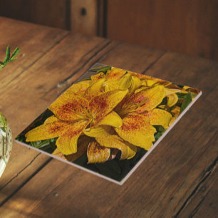 Azulejo Lirio Asiático Amarillo Floral en Flor