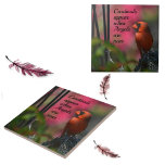 Azulejo Los cardenales aparecen cuando los ángeles están c<br><div class="desc">La fe de un pájaro le permite volar. ¡Creed! El rosa de esta hermosa cerámica cardinal ilumina cada espíritu. "Los cardenales aparecen cuando los ángeles están cerca" ¿Crees que los cardenales en tu jardín son regalos del cielo? Muchos creen que la presencia de un cardenal es el espíritu de un...</div>