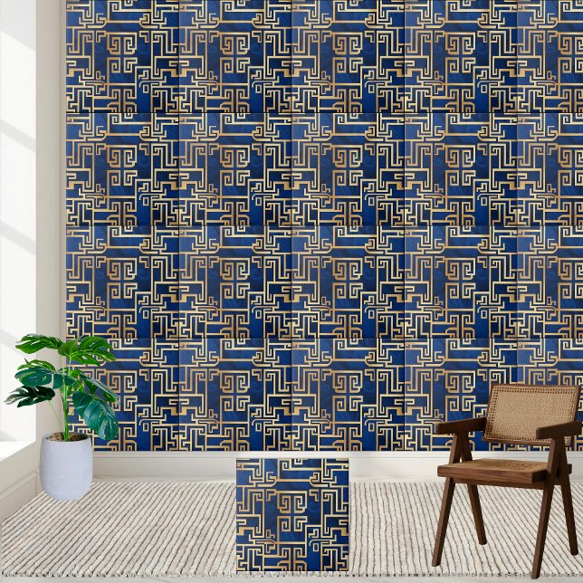 Azulejo Lujoso patrón de clave griega de oro en azul profu (Luxurious Gold Greek Key Pattern on Deep Blue Ceramic Tile)