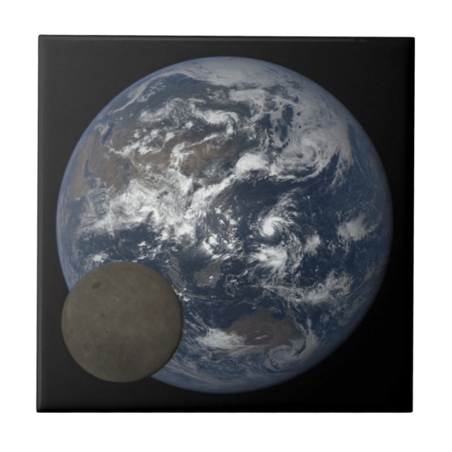 Azulejo Luna moviéndose frente a la imagen de DSCOVR de la (Frente)