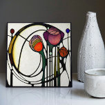 Azulejo Mackintosh Art Deco Resumen Decoración Floral Muro<br><div class="desc">Este azulejo cerámico presenta formas geométricas audaces y patrones florales intrincados que recuerdan al estilo icónico de Mackintosh. Era un destacado arquitecto, diseñador y artista escocés del movimiento Art Nouveau. Su trabajo se caracteriza por líneas limpias, formas geométricas y un fuerte sentido de simetría. Estos elementos están muy bien representados...</div>