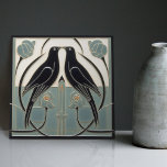 Azulejo Mackintosh Black Birds Art Deco Nouveau Wall Decou<br><div class="desc">Esta cerámica tiene dos pájaros negros y unos intrincados patrones florales que recuerdan el estilo icónico de Mackintosh. Era un destacado arquitecto, diseñador y artista escocés del movimiento Art Nouveau. Su trabajo se caracteriza por líneas limpias, formas geométricas y un fuerte sentido de simetría. Estos elementos están muy bien representados...</div>