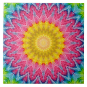 Azulejo Mandala de tinte de arcoiris con simetría vibrante