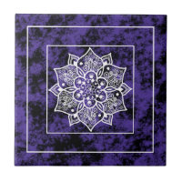 Mandala negra violeta moderna