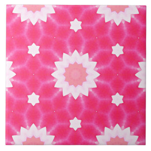 Azulejo margarita blanca y estrellas sobre el fondo rosado