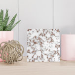 Azulejo Mármol blanco gris Rosa moderno<br><div class="desc">Esta cerámica presenta una moderna textura de mármol falso en oro,  gris y blanco rosa.</div>