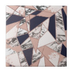 Azulejo Mármol geométrico del melocotón de los azules<br><div class="desc">Este azul marino moderno y elegante, melocotón, y mármol blanco y negro con el falso esquema color de rosa impreso del triángulo del oro es perfectos para el individuo de moda y elegante. Su diseño contemporáneo y de moda es grande para muchos regalos y ocasiones. ¡Goce de esta impresión simple...</div>