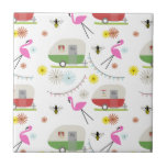 Azulejo Modelo retro del remolque y de los flamencos<br><div class="desc">Las características de este producto un modelo que incorpora ilustraciones del vintage retro inspiraron los remolques de campista,  los flamencos rosados,  las abejas,  y las flores.</div>