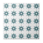 Azulejo Modelo Turquesa Turquesa Starburst Cer<br><div class="desc">Diseño de inspiración moderna de mediados del siglo XX con estampados antiguos de estrellas azul turquesa retro sobre un fondo blanco. Diseño sencillo y moderno. Crea tu propio patrón de personalizado cargando una nueva imagen, o usa el botón "mensaje" para contactar con el diseñador para obtener ayuda. Para crear su...</div>
