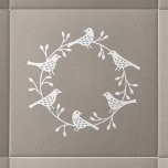 Azulejo Moderna guirnalda escandinava<br><div class="desc">Diseño de estilo de corte de cadera rosa y pájaro escandi. Blanco sobre un fondo neutro, </div>