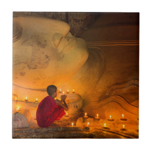 Azulejo Monje rezando junto a un Buda