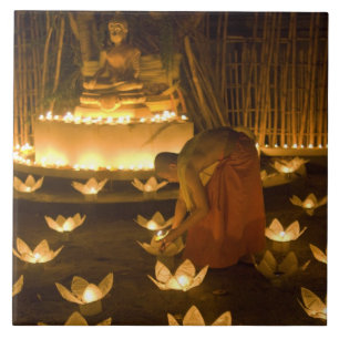 Azulejo Monjes encendiendo velas y faroles khom loy para