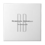 Azulejo Monograma exclusivo exclusivo de gris blanco moder<br><div class="desc">Puede Cambiar fácilmente las fuentes,  la imagen de fondo y el color,  los caracteres de letra.</div>