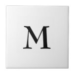 Azulejo Monograma negro simple en blanco<br><div class="desc">Baldosas de cerámica BLANCA simples y elegantes con monograma opcional de personalizable. Diseñado para coordinar con la versión de notas musicales. Borrar monograma para el mosaico plano. Disponible en otros colores y con elementos coincidentes.</div>
