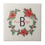 Azulejo Monogramado de Poinsettia Rustica y Holly Wreath<br><div class="desc">Una corona festiva,  de poinsettia y de Navidades holandeses rodea el nombre inicial de esta pieza rústica. Puede personalizar fácilmente su azulejo con la herramienta de diseño fácil de usar de Zazzle. El fondo es una simple y natural bofetada. Hace un regalo muy atento. Parte de una colección.</div>