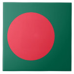 Azulejo Mosaico con bandera de Bangladesh<br><div class="desc">Añada una expresión audaz de orgullo nacional a su decoración con esta llamativa baldosa que muestra la bandera de Bangladesh. Mostrando el vívido círculo rojo contra el rico fondo verde, este mosaico captura la esencia del patrimonio de Bangladesh en un formato atemporal y duradero. Ya sea que se utilice como...</div>