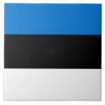 Azulejo Mosaico de bandera de Estonia<br><div class="desc">¡Celebren el patrimonio y el orgullo cultural de Estonia con esta bellísima baldosa hecha con la bandera de Estonia! Esta llamativa baldosa exhibe orgullosamente la icónica tricolor azul, negro y blanco, que simboliza el espíritu, la libertad y la identidad perdurables de Estonia. Ya sea que se utilice como acento decorativo,...</div>