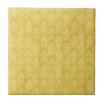 Azulejo Mosaico floral de algodón amarillo<br><div class="desc">patrón floral de bonito en blanco suave sobre un fondo amarillo de mantequilla suavemente afligido.</div>