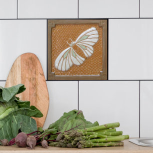 Azulejo Moth de artesano de mosaico cerámico, en blanco y 
