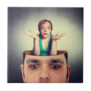 Azulejo Mujer divertida en la cabeza del hombre