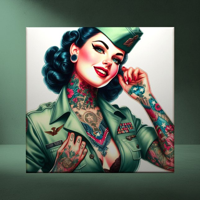 Azulejo Mujer militar tatuada vintage (Subido por el creador)