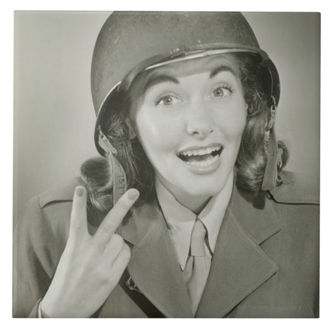 Azulejo Mujer que lleva un casco del ejército (Frente)
