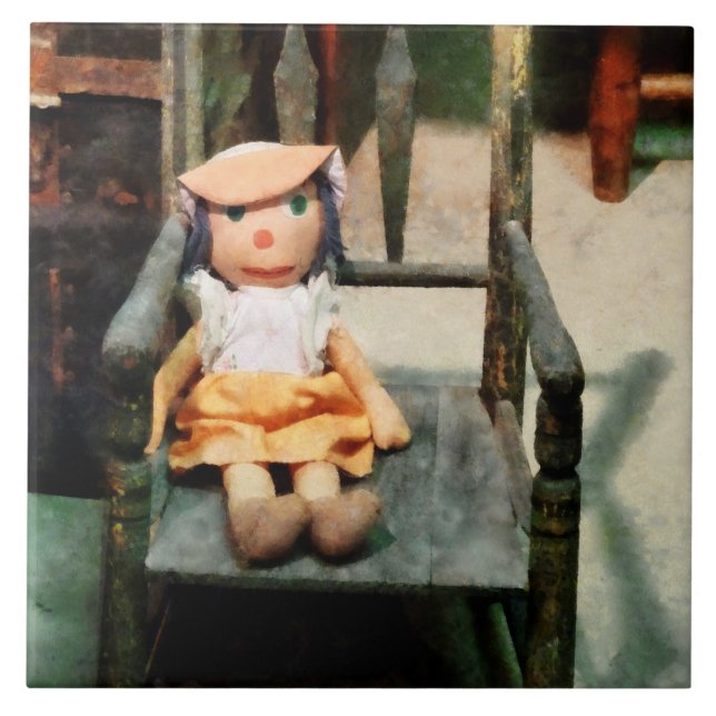Azulejo Muñeca de Trapo en Silla (Frente)