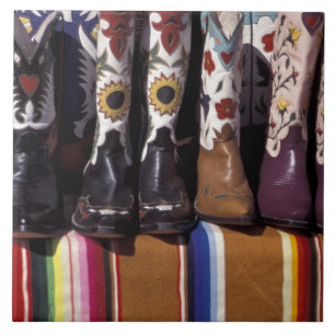 Azulejo NA, EE. UU., Nuevo México, Santa Fe. Botas de vaqu