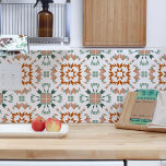 Azulejo Naranja quemado Verde Blanco Azteca Geométrico Tri<br><div class="desc">Bello baldosa de cerámica original de alta calidad de patrón tribal boho popular, diseñada en naranja quemado y color verde verde azulado sobre un fondo blanco con un patrón geométrico azteca de hielo. Perfecto para un diseño interior moderno de estilo fresco, para una elegante cocina, baño o decoración de pared...</div>
