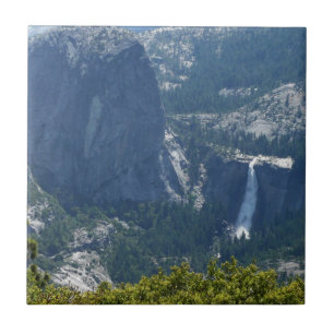 Azulejo Nevada cae del sendero Panorama Yosemite