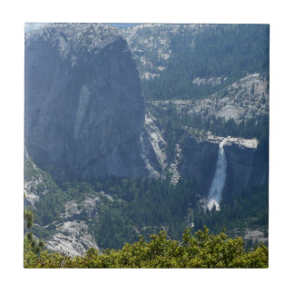 Azulejo Nevada Falls desde el Panorama Trail
