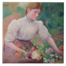 Niña recogiendo flores en un jardín de verano