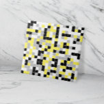 Azulejo Niveles modernos de mosaico geométrico de cerámica<br><div class="desc">Esta cerámica presenta un patrón geométrico colorido en negro,  gris,  amarillo y blanco. Los cuadrados están coloreados en un patrón aleatorio y se pueden editar los colores en la herramienta Diseño. *antecedentes de Freepik*</div>
