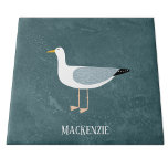 Azulejo Nombre de la gaviota de corte<br><div class="desc">Una gaviota descarada parada junto al océano. Ideal para los amantes de los pájaros suaves y de la costa. Personalizar al cambiar o quitar el nombre.</div>