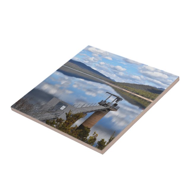 Azulejo Nubes del lago Bellfield sobre el agua residual (Lado)