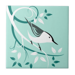 Azulejo Nuthatch estilizado en árbol