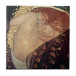 Azulejo Obra maestra de la elegancia - Danae de Gustav Kli<br><div class="desc">Sumérjase en la belleza intemporal de Danae de Gustav Klimt, ahora realzada digitalmente para un toque moderno. Esta cerámica aporta el encanto sensual y los cautivadores tonos dorados de la famosa pintura de Klimt a su casa, añadiendo un toque de lujo y sofisticación artística a cualquier espacio. Perfecto para los...</div>
