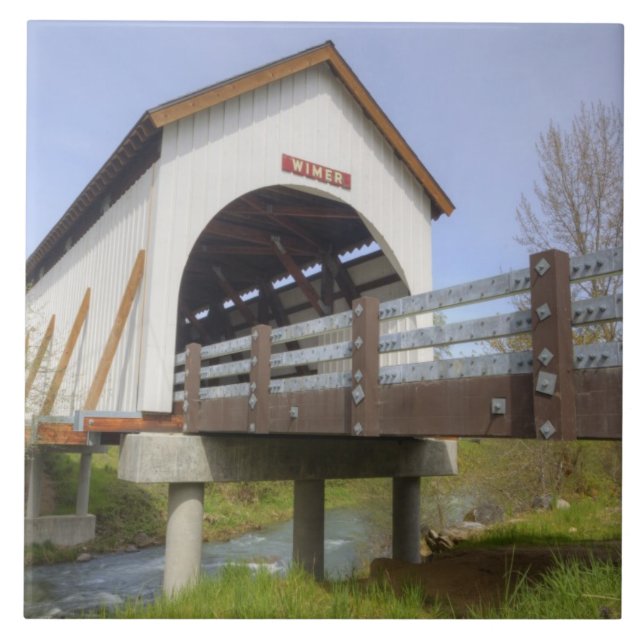 Azulejo OR, Condado de Jackson, Puente cubierto de McKee (Frente)