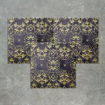 Azulejo Ornamentos De Oro Barroco Florecientes En Mármol P<br><div class="desc">Elegante diseño de baldosas decorativas con adornos grabado en relieve de imitación dorados sobre un fondo de mármol morado oscuro.</div>